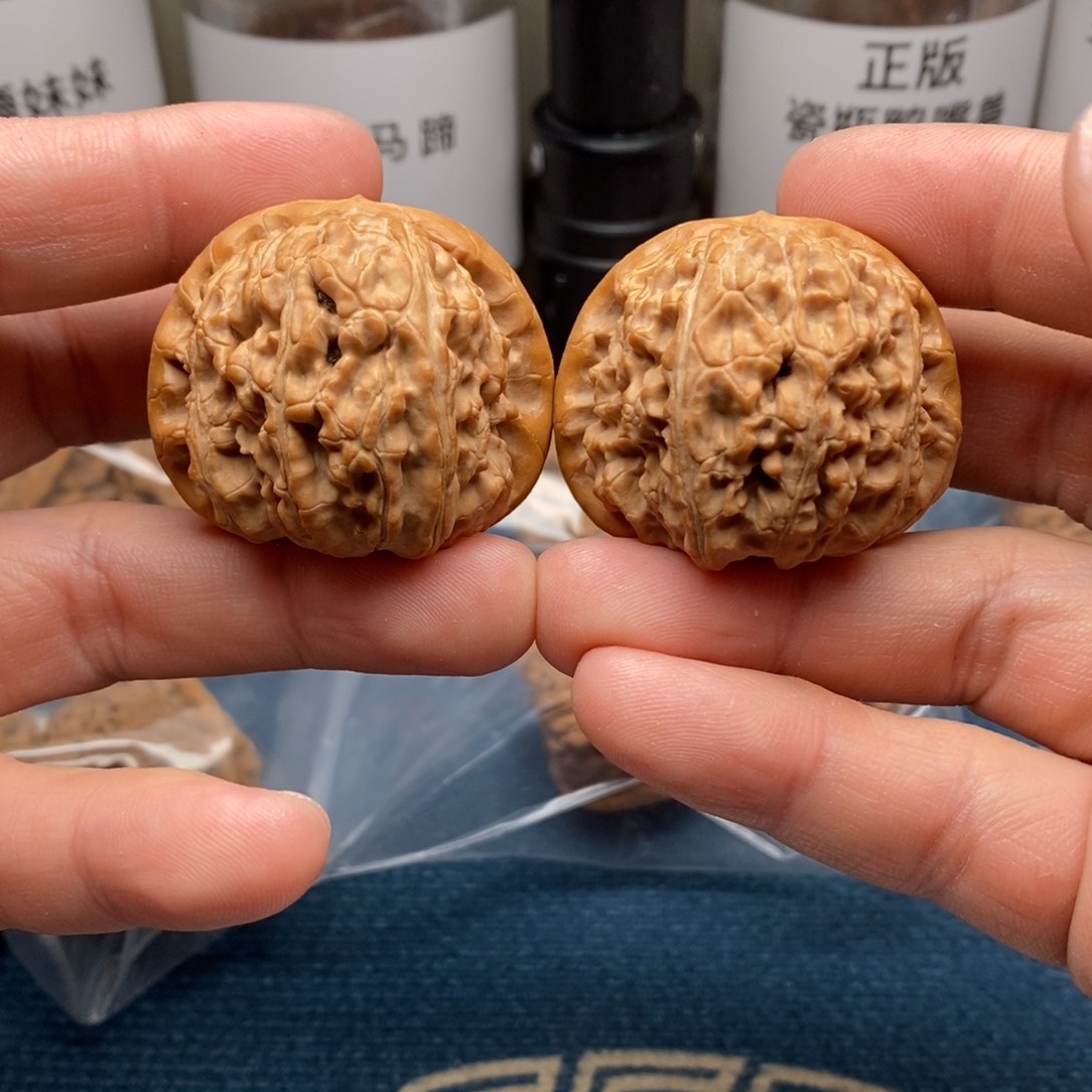 核桃把件四一球白