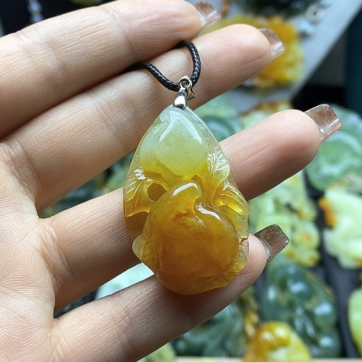 蛇纹石玉挂件未镶嵌