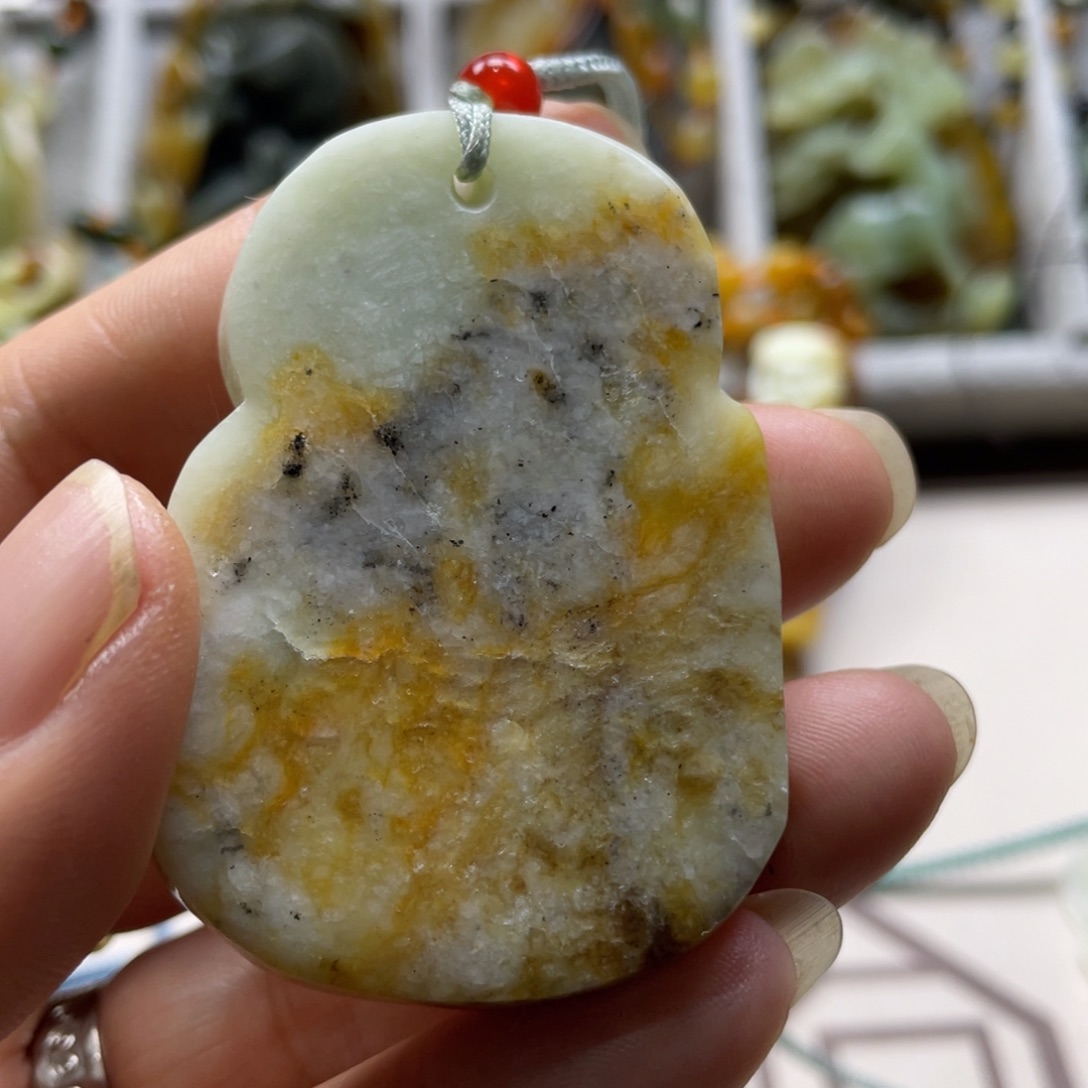 蛇纹石玉颈饰未镶嵌吊坠