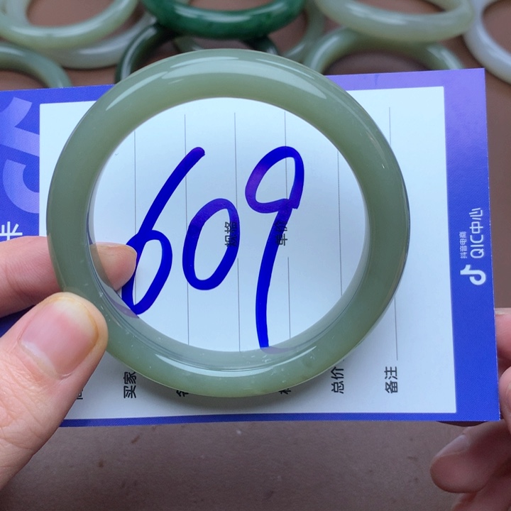 二****和田玉未镶嵌手镯