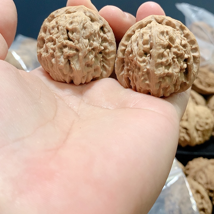 文玩核桃吊坠37白狮子修尖