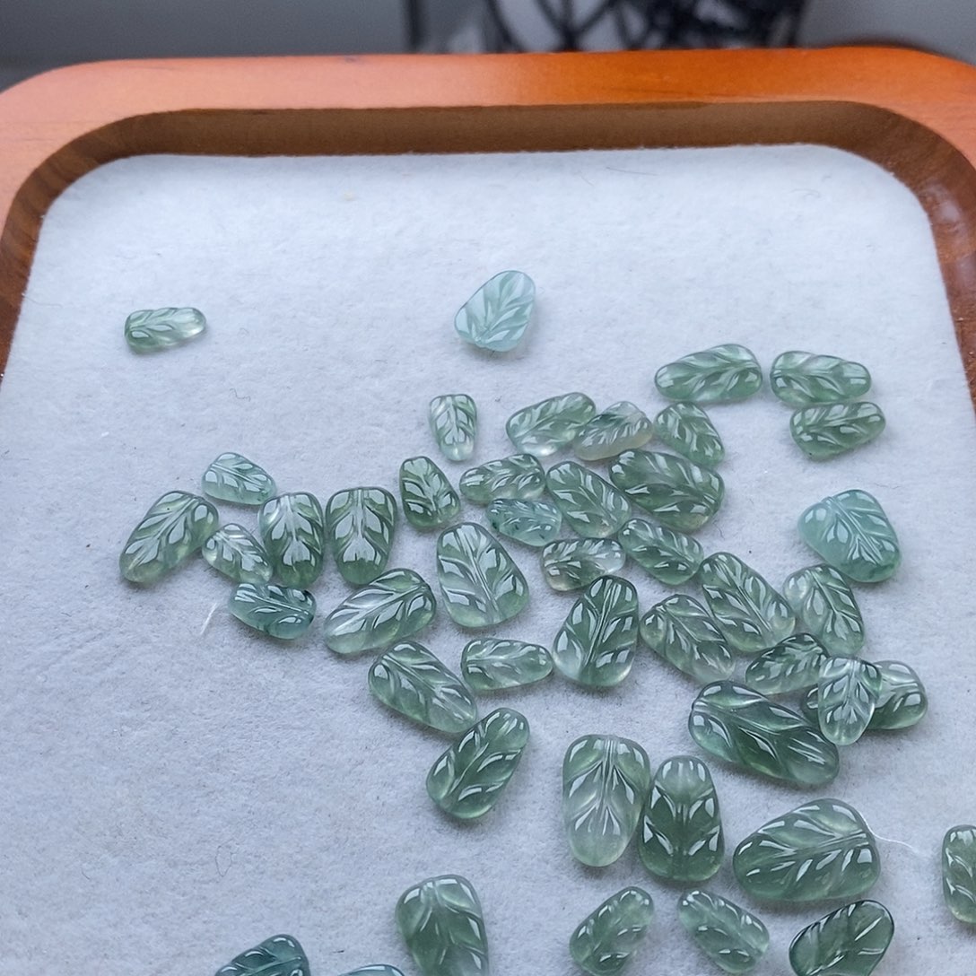 翡翠颈饰未镶嵌叶子1个