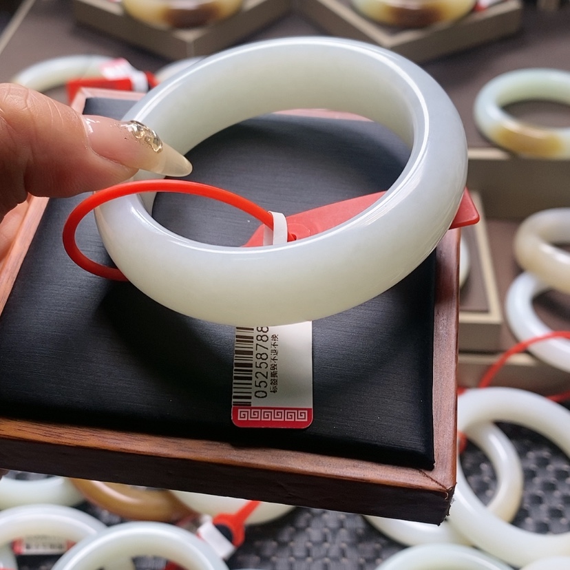 【闪购商品】和田玉手镯未镶嵌一**崽