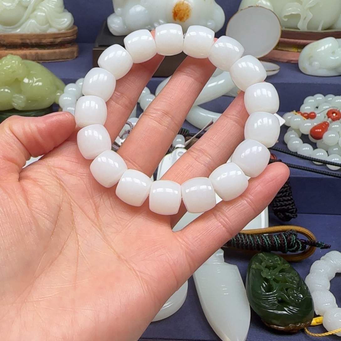 鱼****和田玉未镶嵌挂件