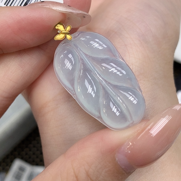 颈饰18K金镶嵌翡翠