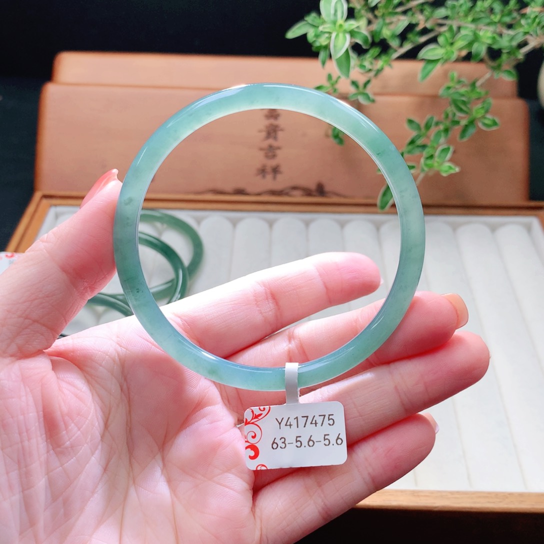 未镶嵌手镯（圆镯）翡翠