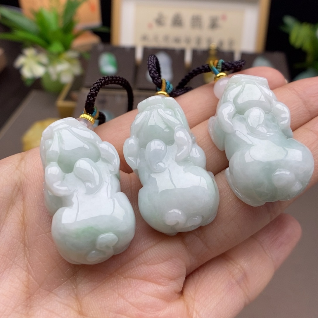 翡翠未镶嵌颈饰吊坠多样性发货发其一