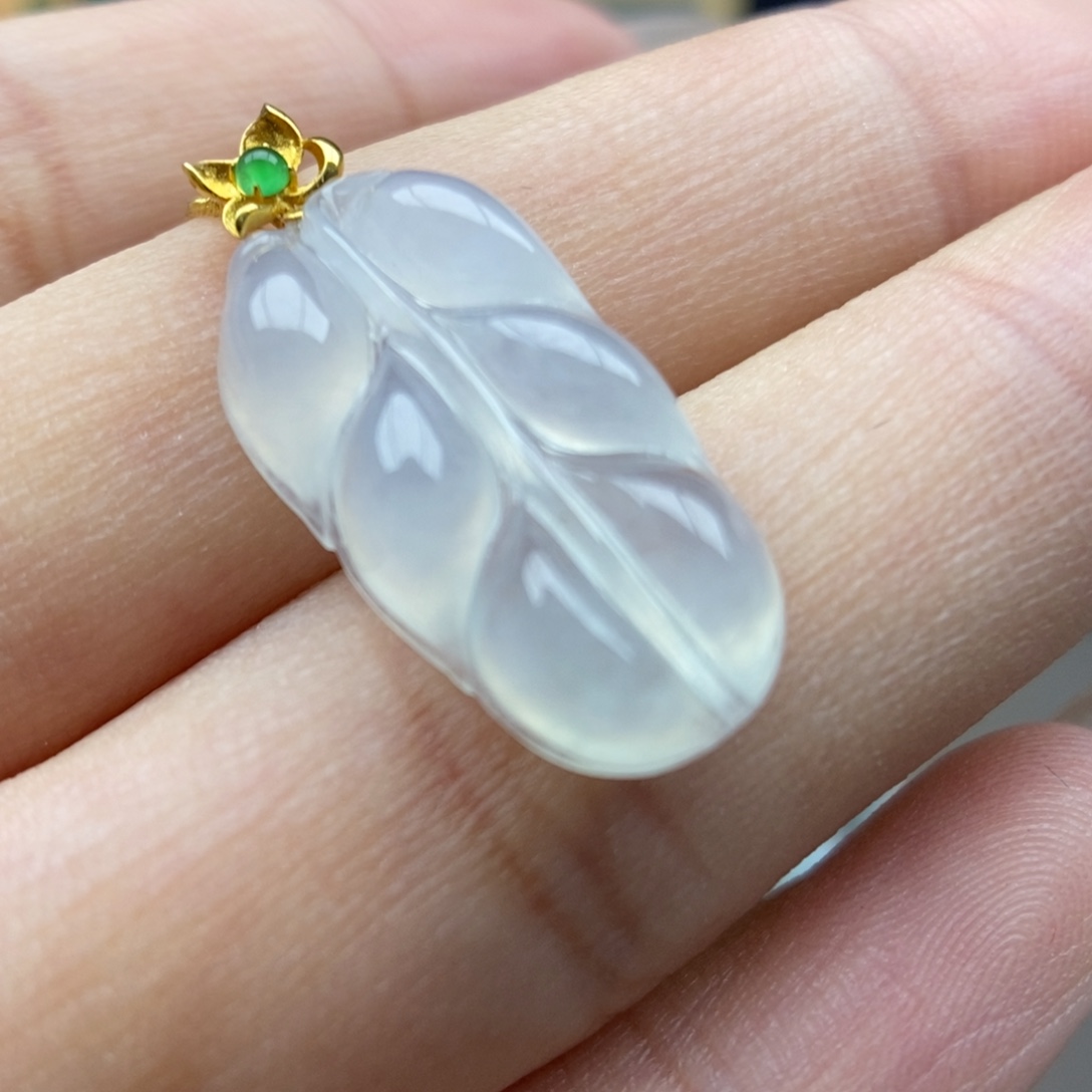 翡翠18K金镶嵌颈饰吊坠