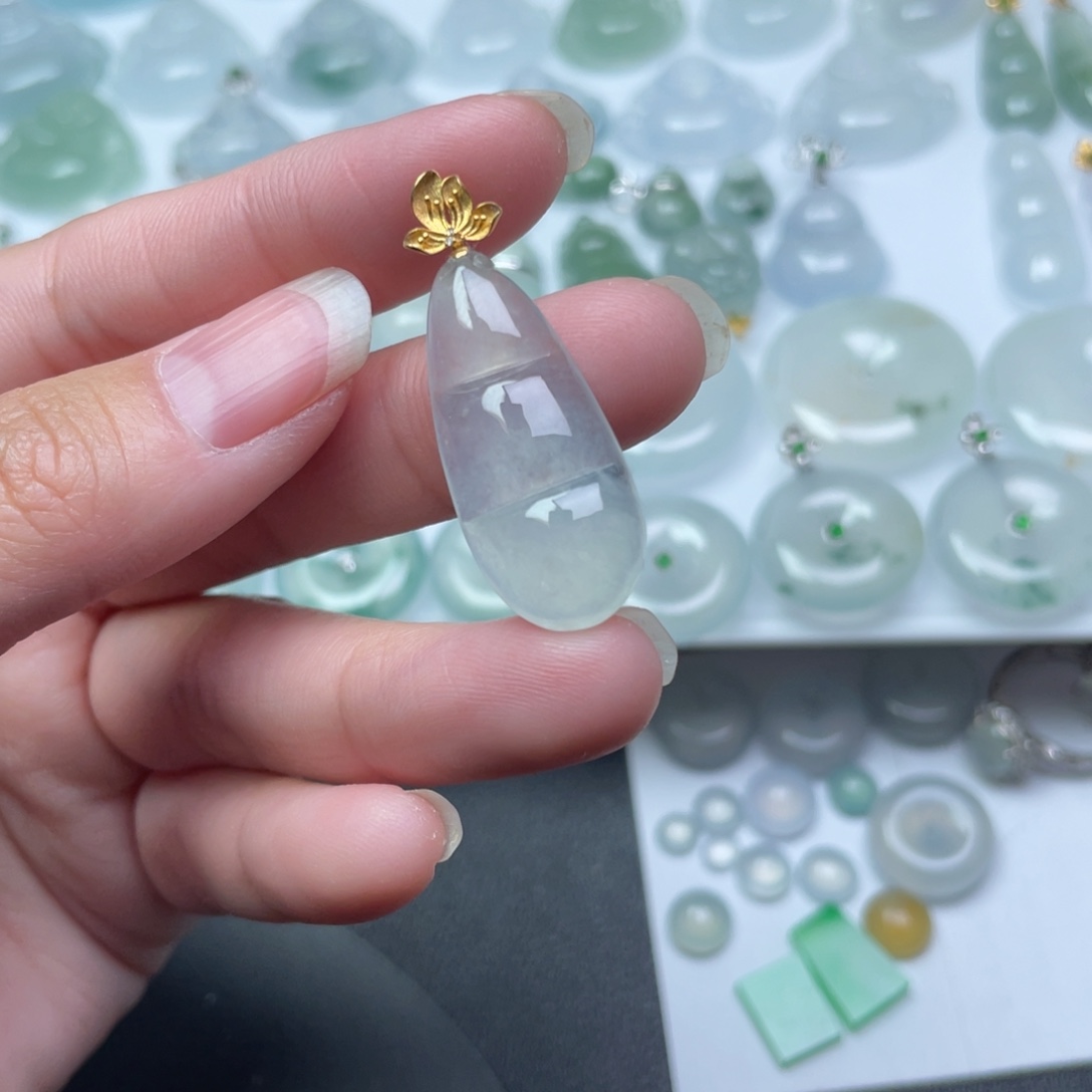 翡翠18K金镶嵌颈饰