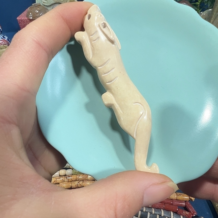 透闪石质玉未镶嵌挂件