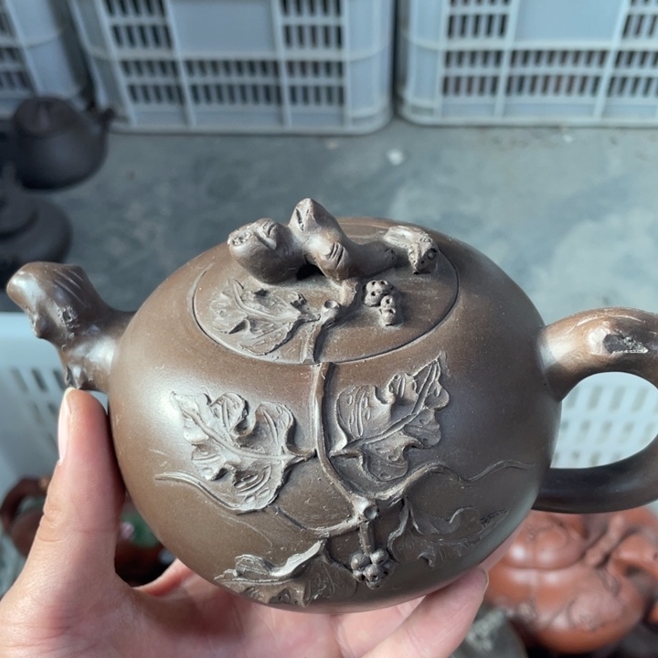 老厂紫砂壶一件。