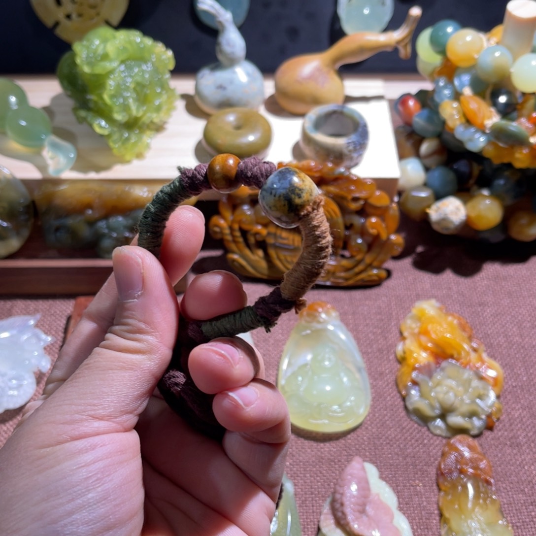 蛇纹石玉未镶嵌颈饰