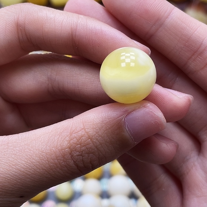 琥珀未镶嵌裸石16.1mm瑕