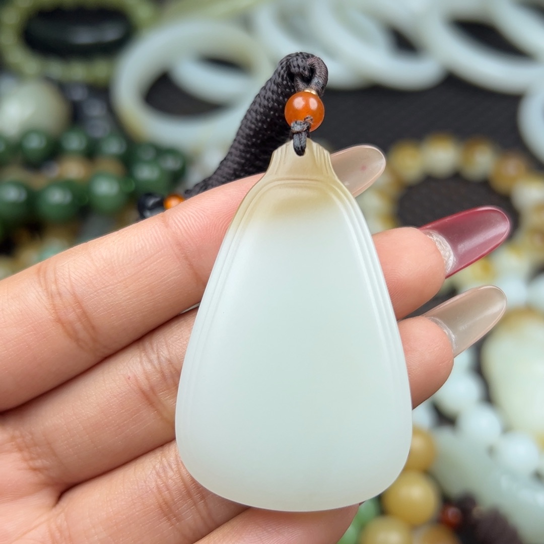 和田玉吊坠未镶嵌