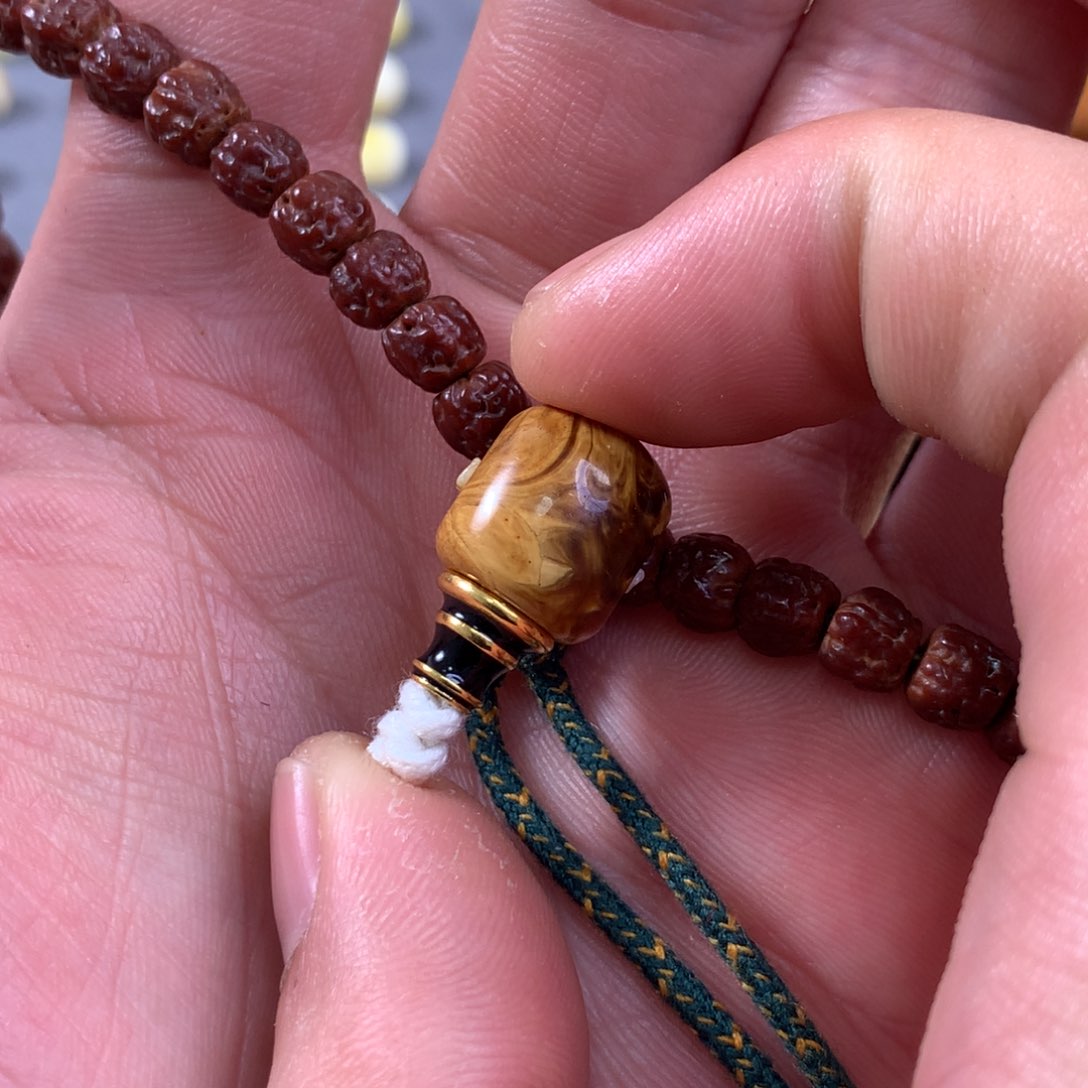 琥珀裸石未镶嵌三通