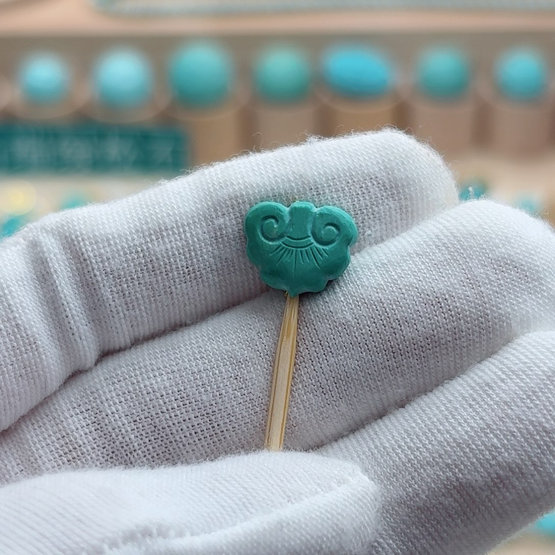 绿松石未镶嵌珠宝奇石