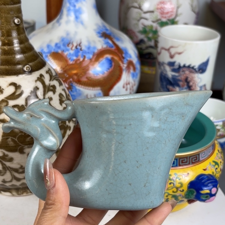 摆件汝窑龙纹笔筒…………