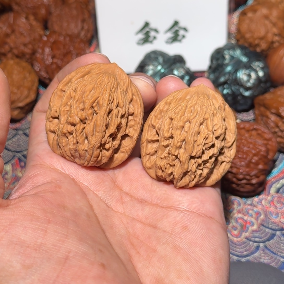 文玩核桃把件096虎头，尺寸39
