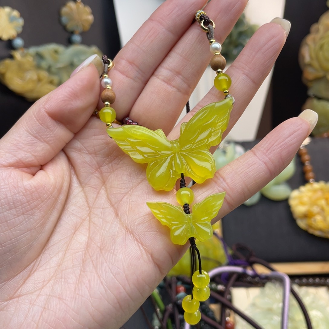 蛇纹石玉颈饰未镶嵌