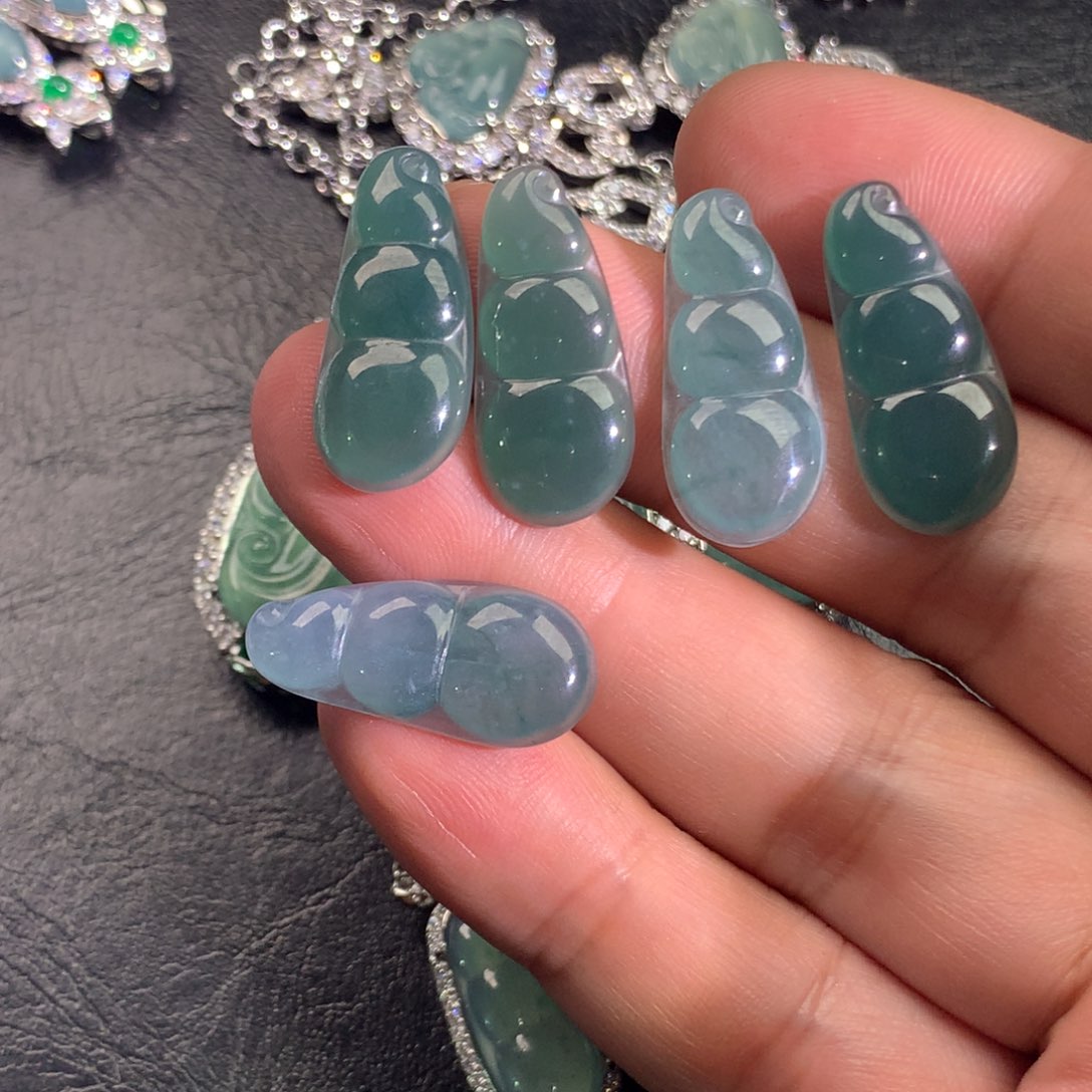 翡翠颈饰未镶嵌福豆