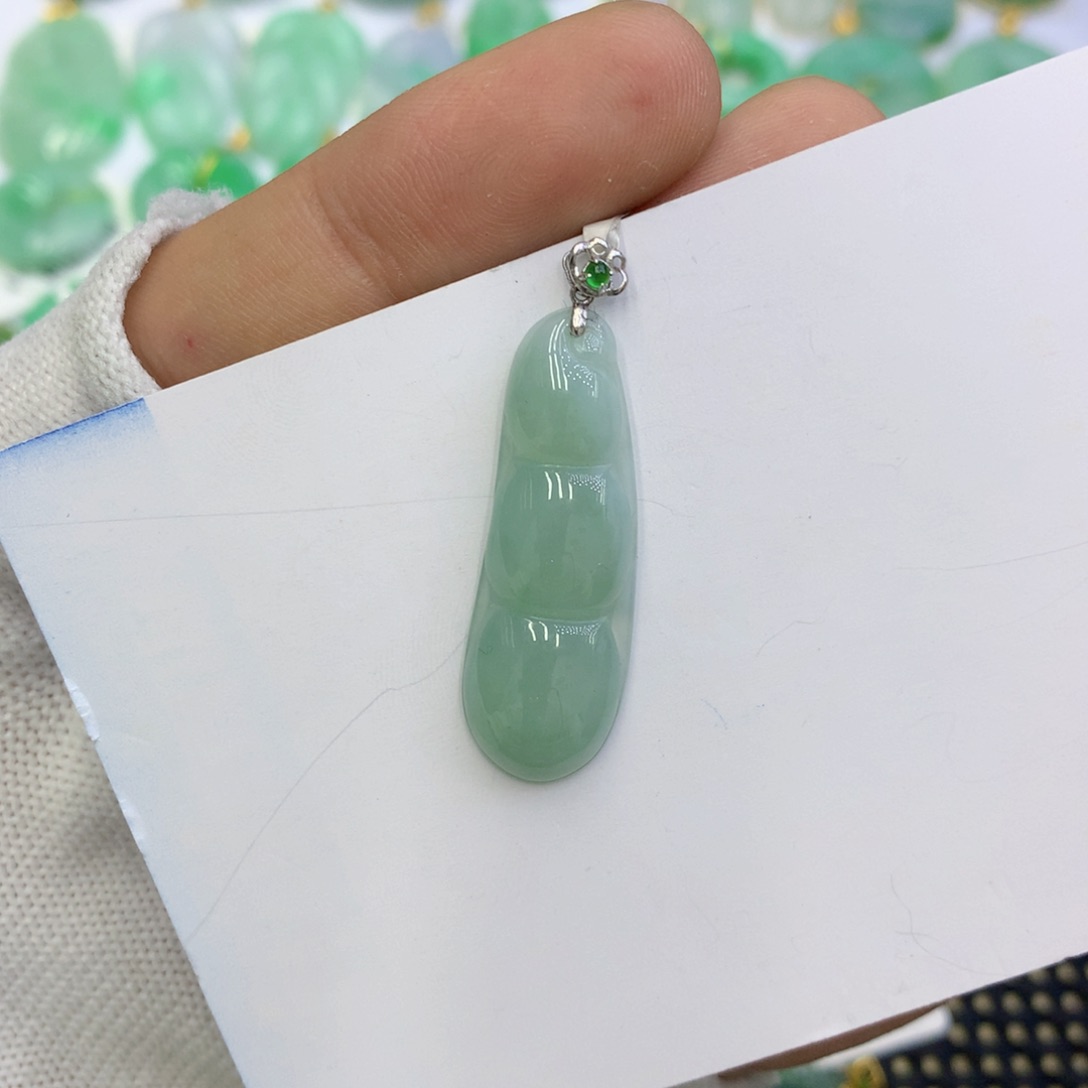 翡翠颈饰未镶嵌翡翠