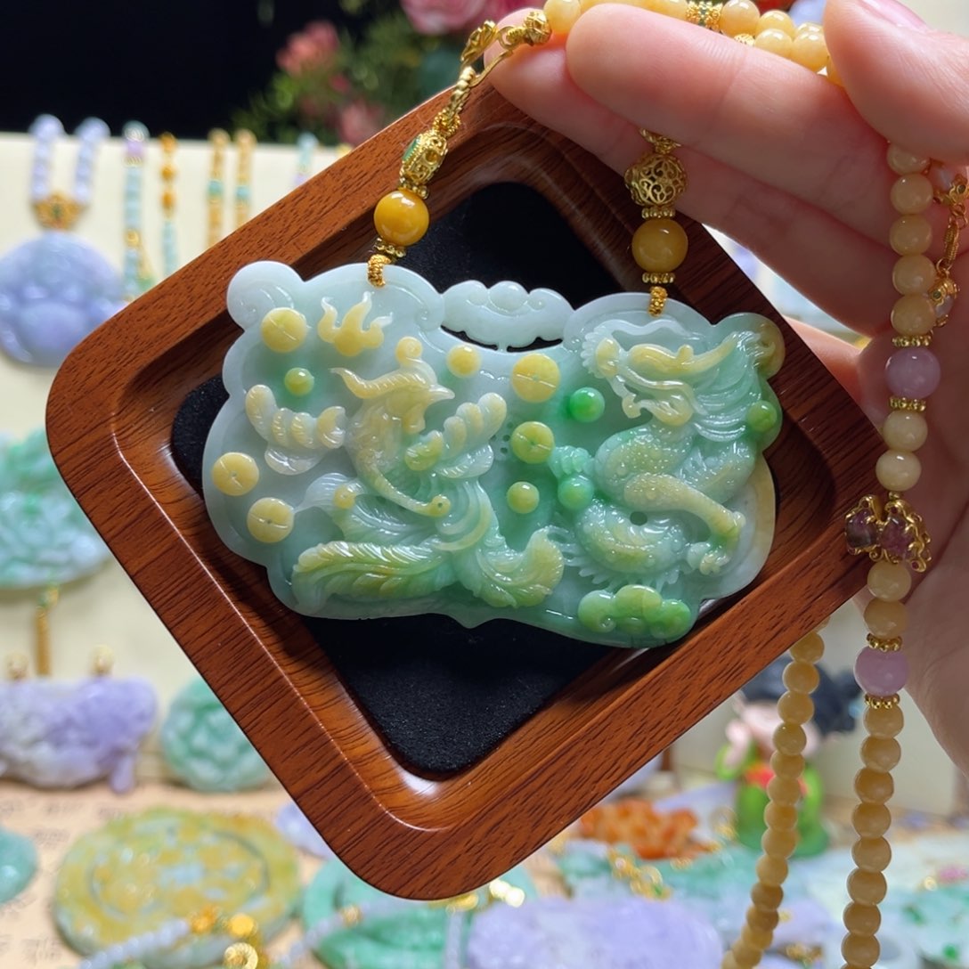 翡翠颈饰未镶嵌龙凤