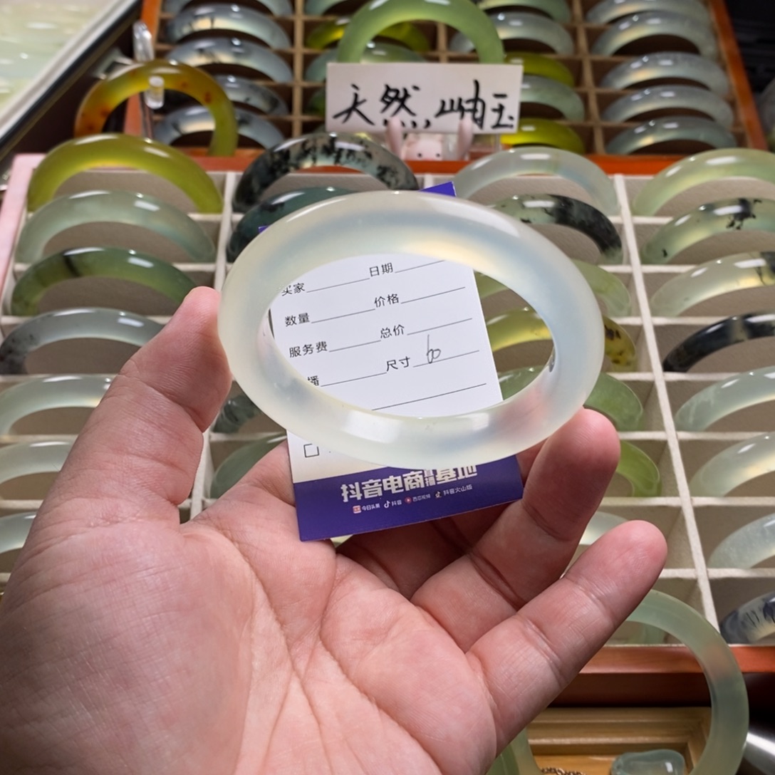 柒****蛇纹石玉未镶嵌手镯