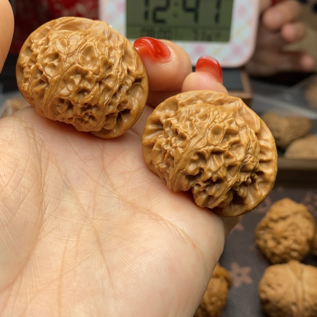 达***木把件文玩核桃宫灯