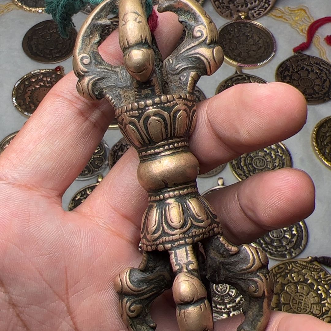 鸡**山青铜五股杵，明代