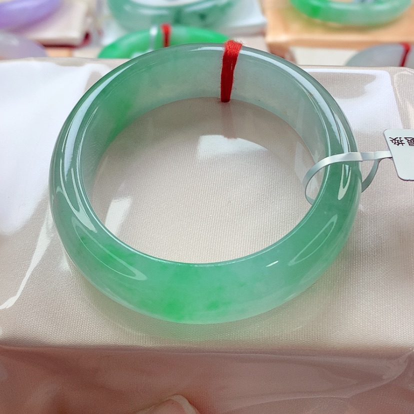 【闪购商品】翡翠手镯（贵妃镯）未镶嵌52-53圈冰起胶飘绿A