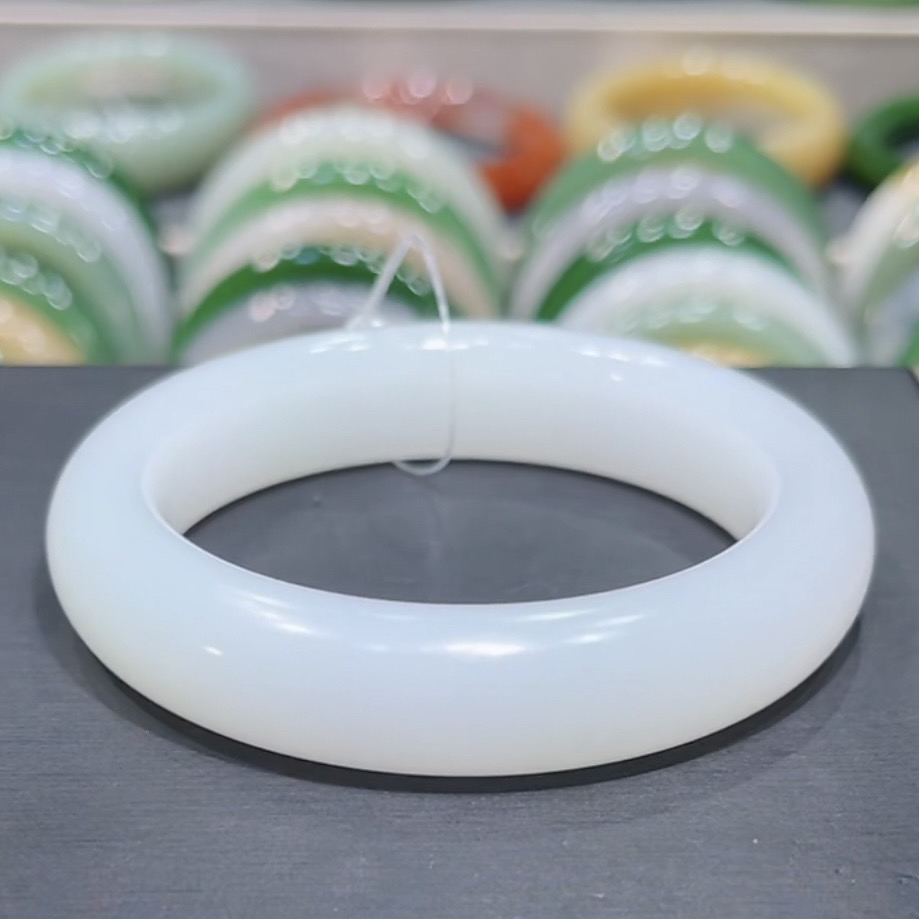 细料！新疆和田玉山流水白玉手镯53-54圈口