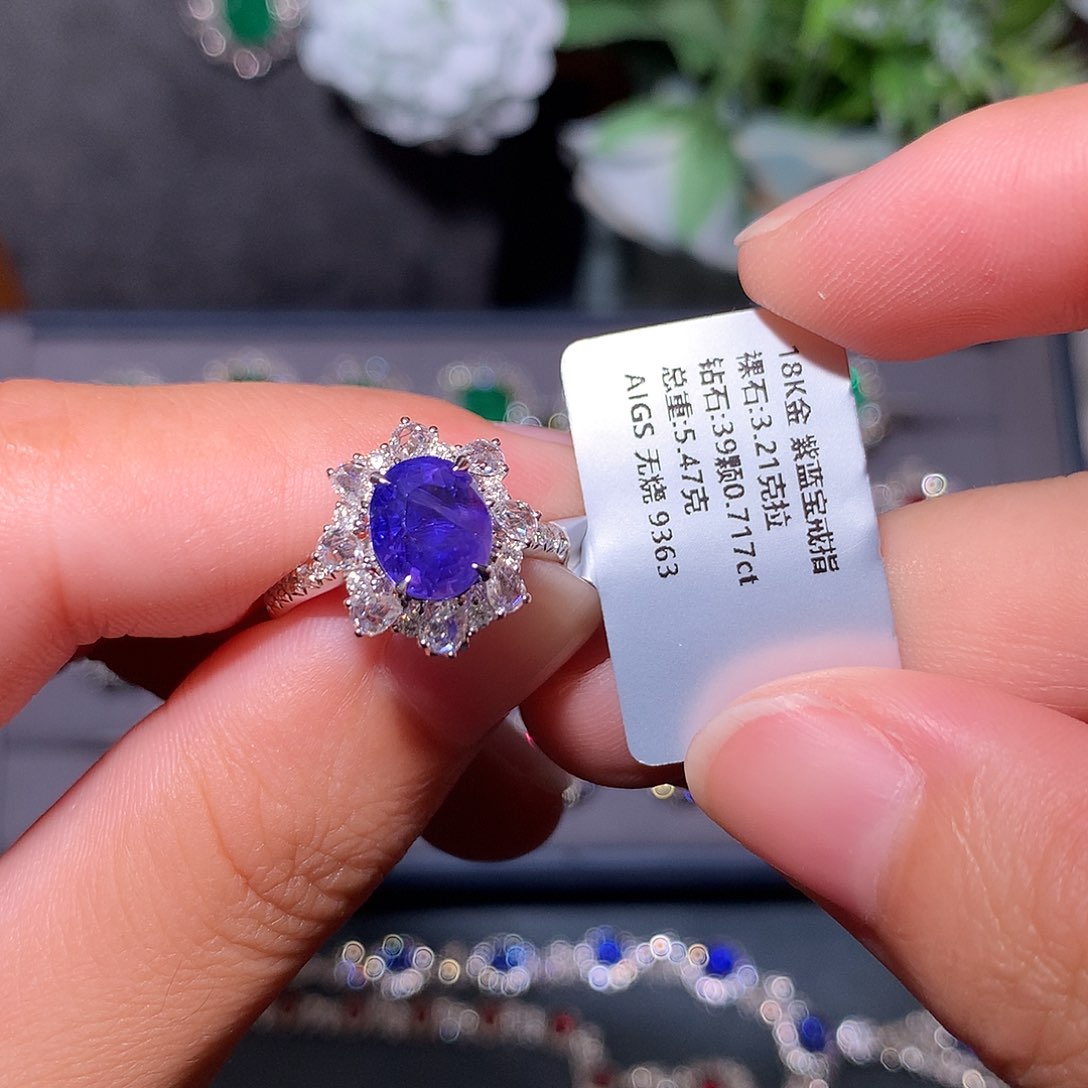 彩色蓝宝石戒指18K金镶嵌