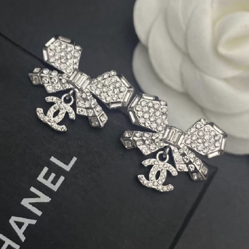 未使用 Chanel/香奈儿 蝴蝶结简约银色满钻轻奢设计感耳钉