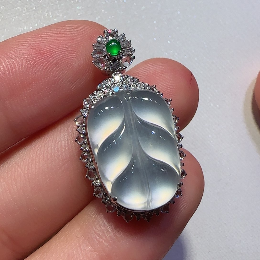 翡翠颈饰18K金镶嵌吊坠