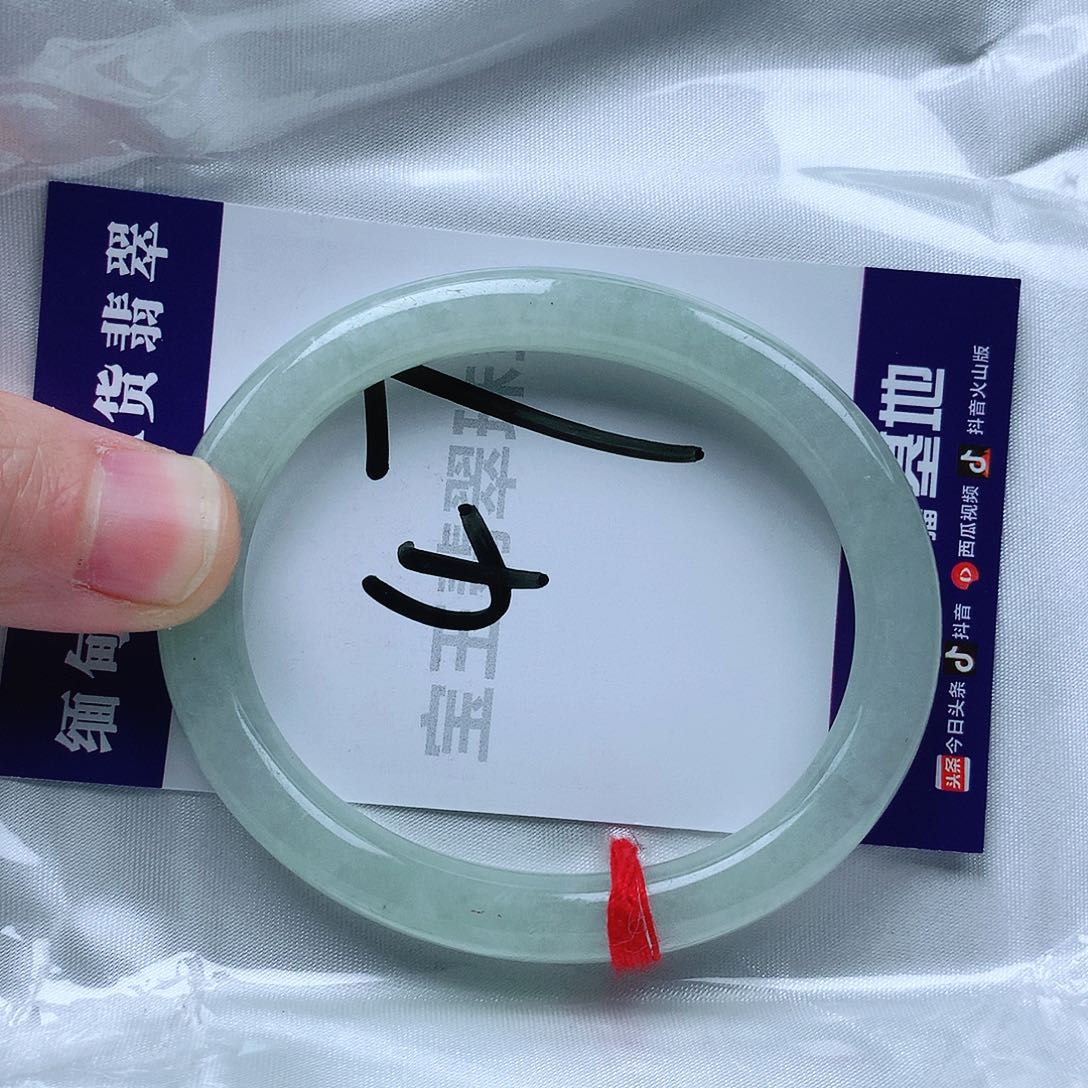 翡翠手镯未镶嵌55圈口