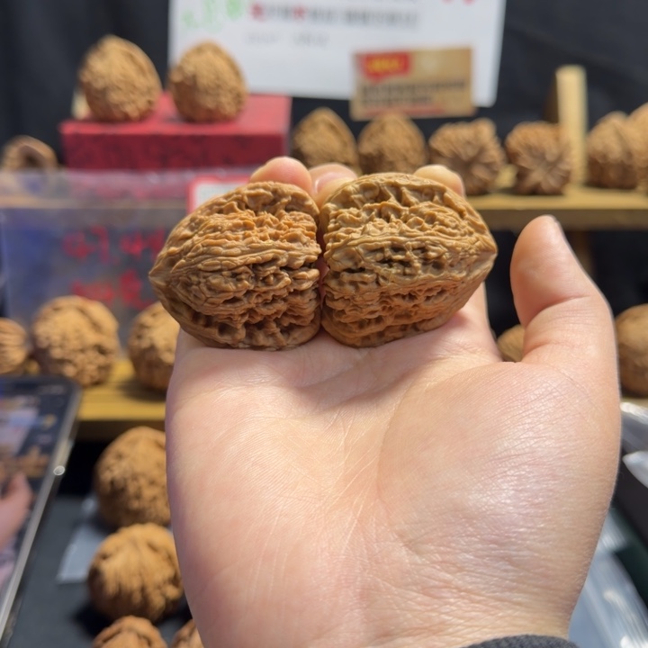 吊坠文玩核桃42正三角小天残有色差有黄