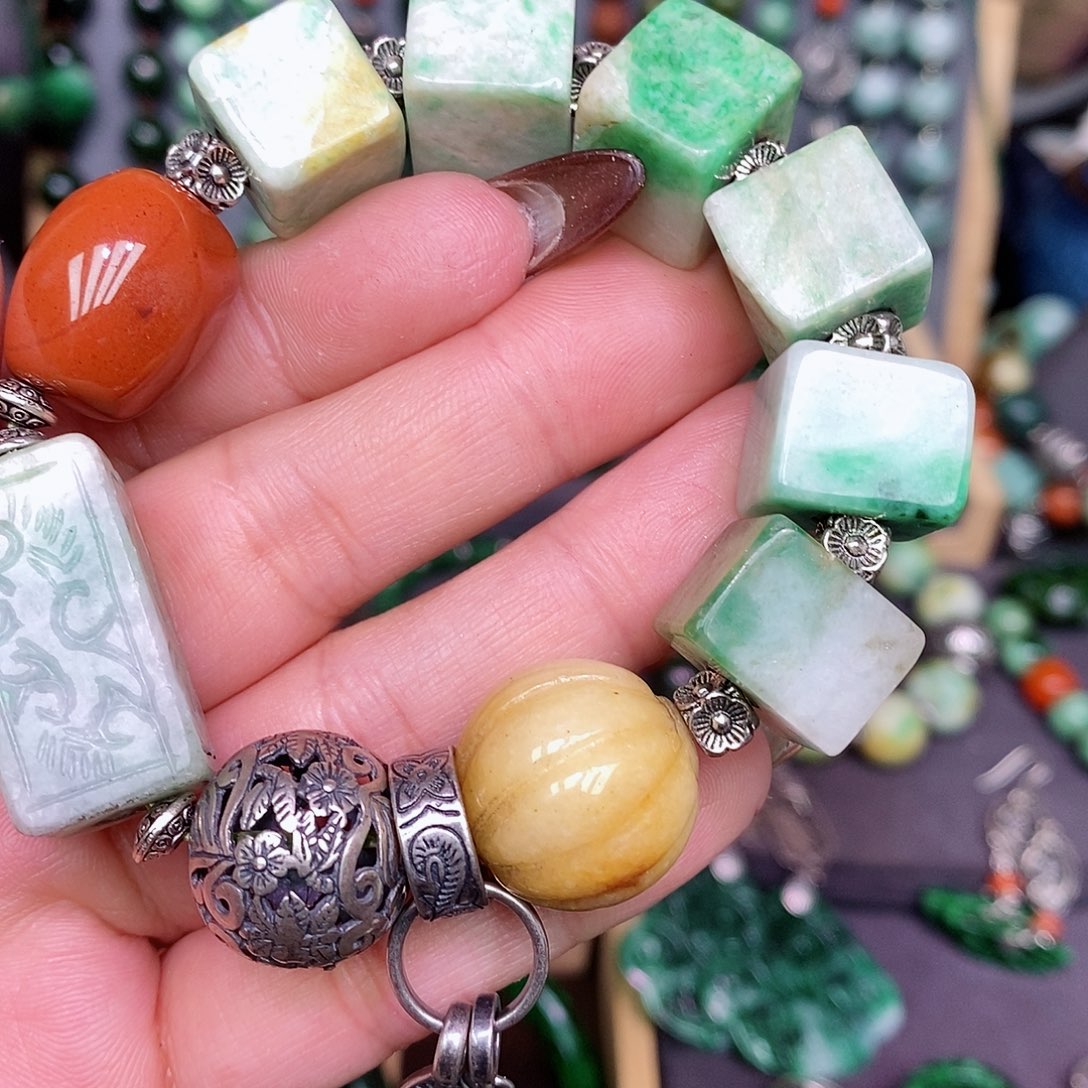 翡翠手链未镶嵌漂亮美眉