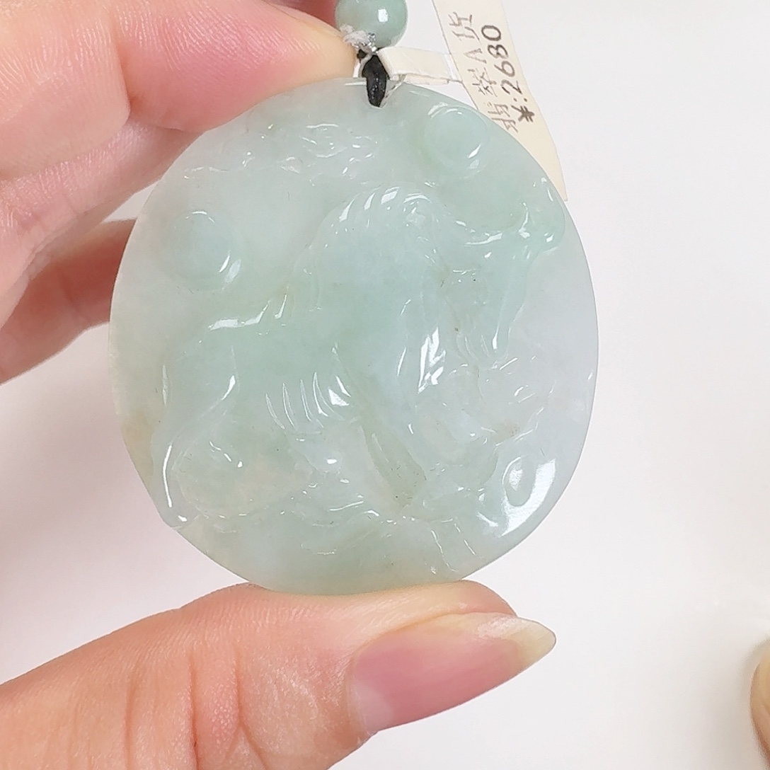 颈饰未镶嵌翡翠牛牌