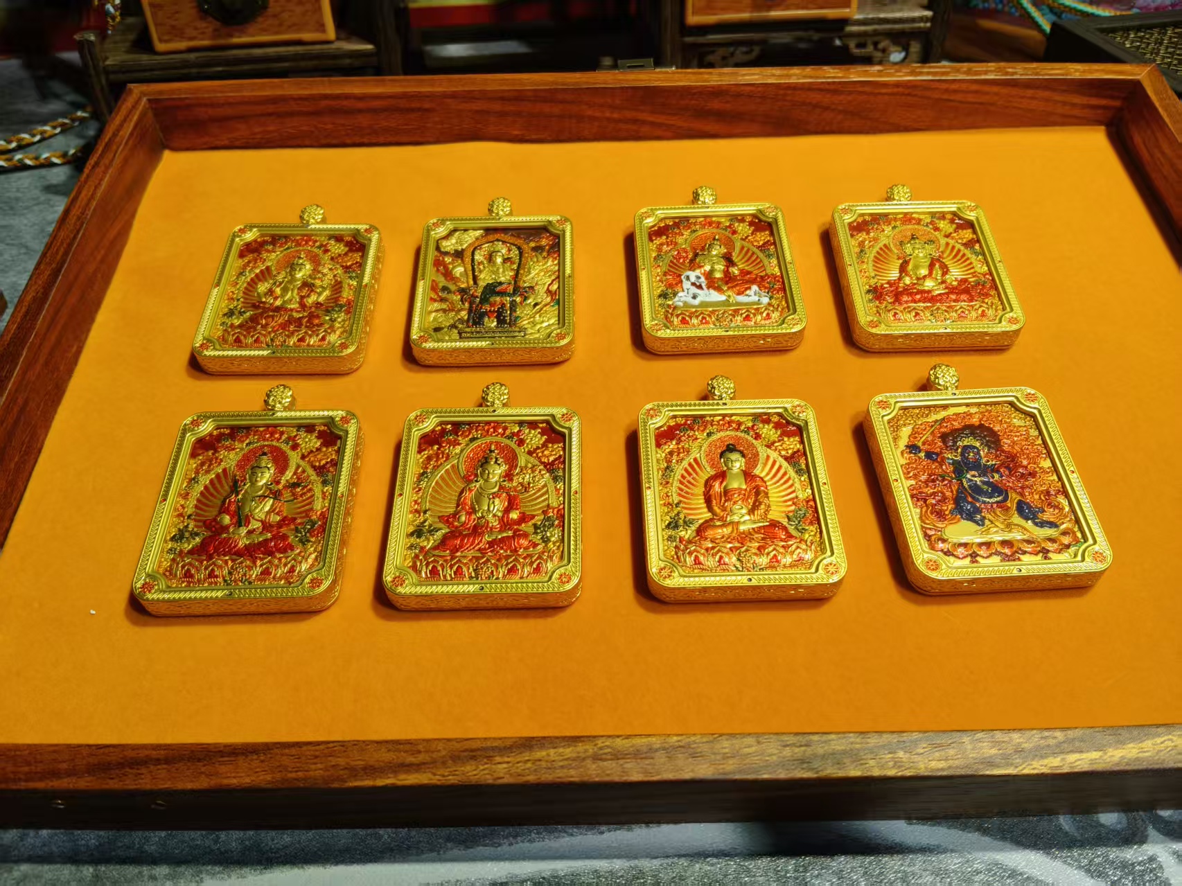 【粉丝福利】精工浮雕款双面唐卡八大守护神（拍唐卡送五路绳）