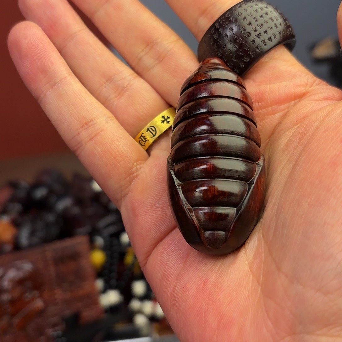 檀香紫檀（小叶紫檀）蛹