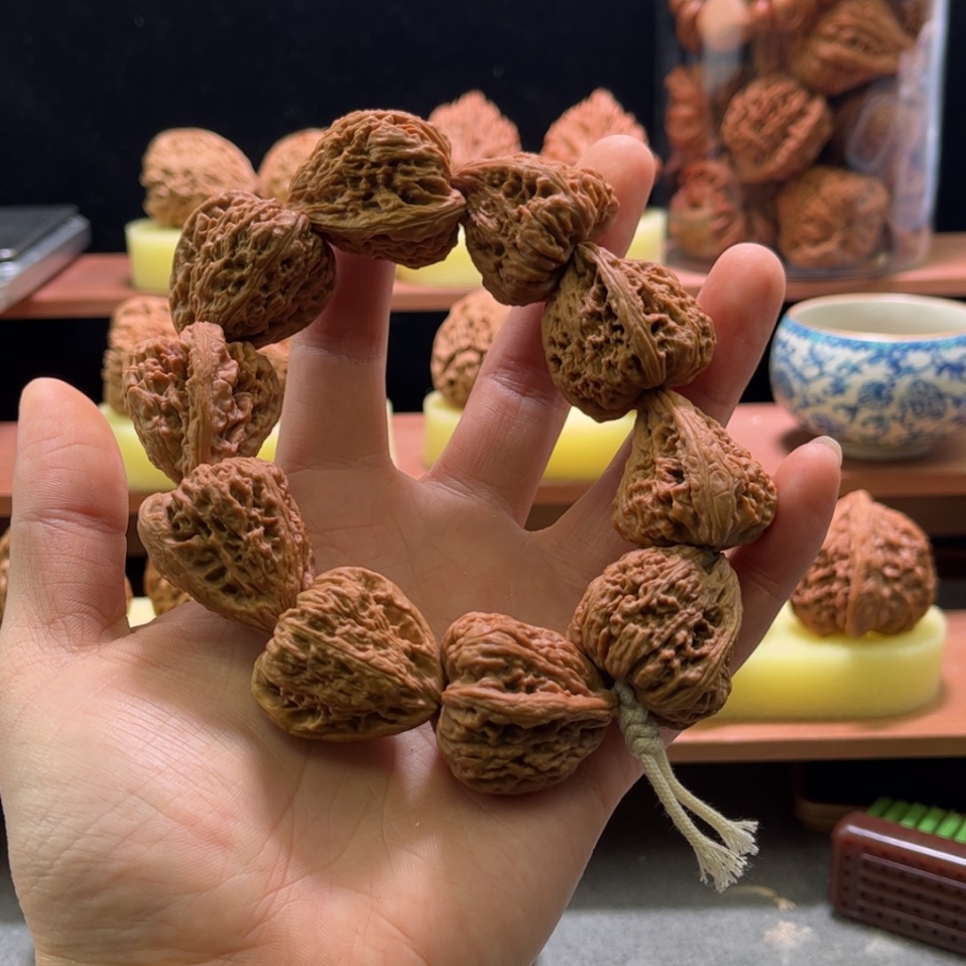 见***己猴头核桃吊坠28南疆三角手持