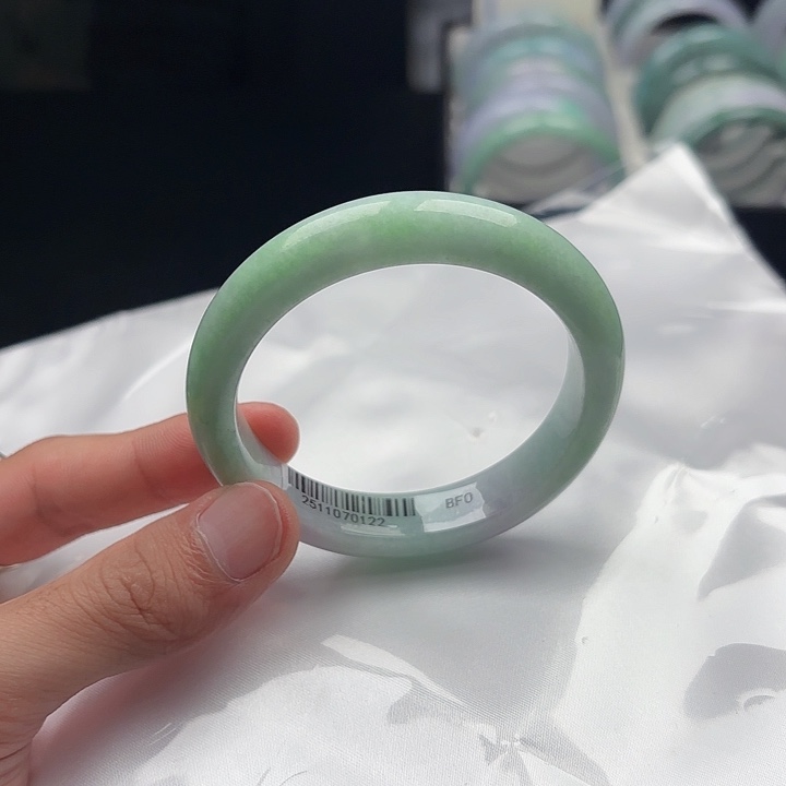 翡翠未镶嵌手镯拍10单5556