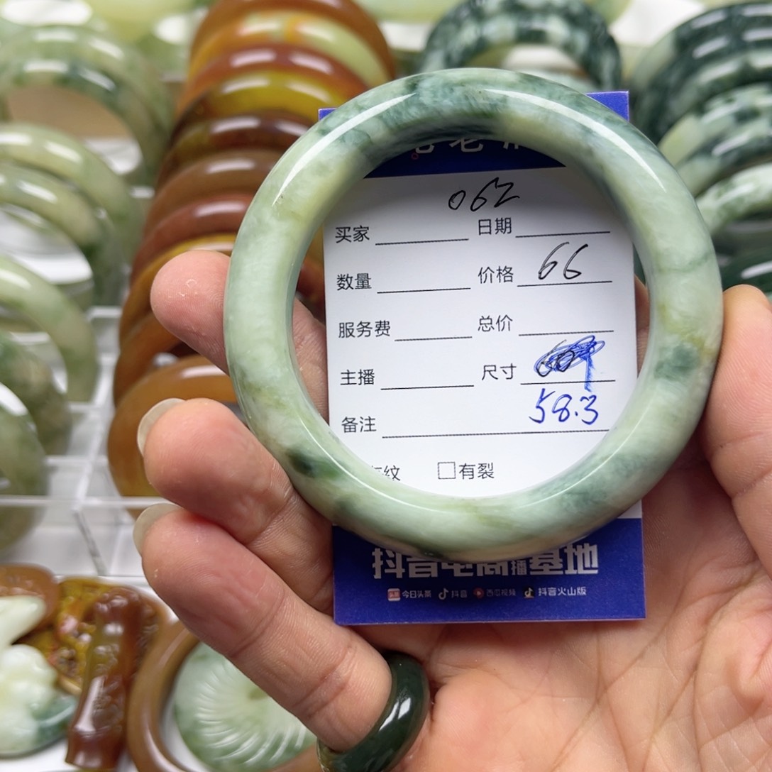 透闪石-蛇纹石玉手镯未镶嵌