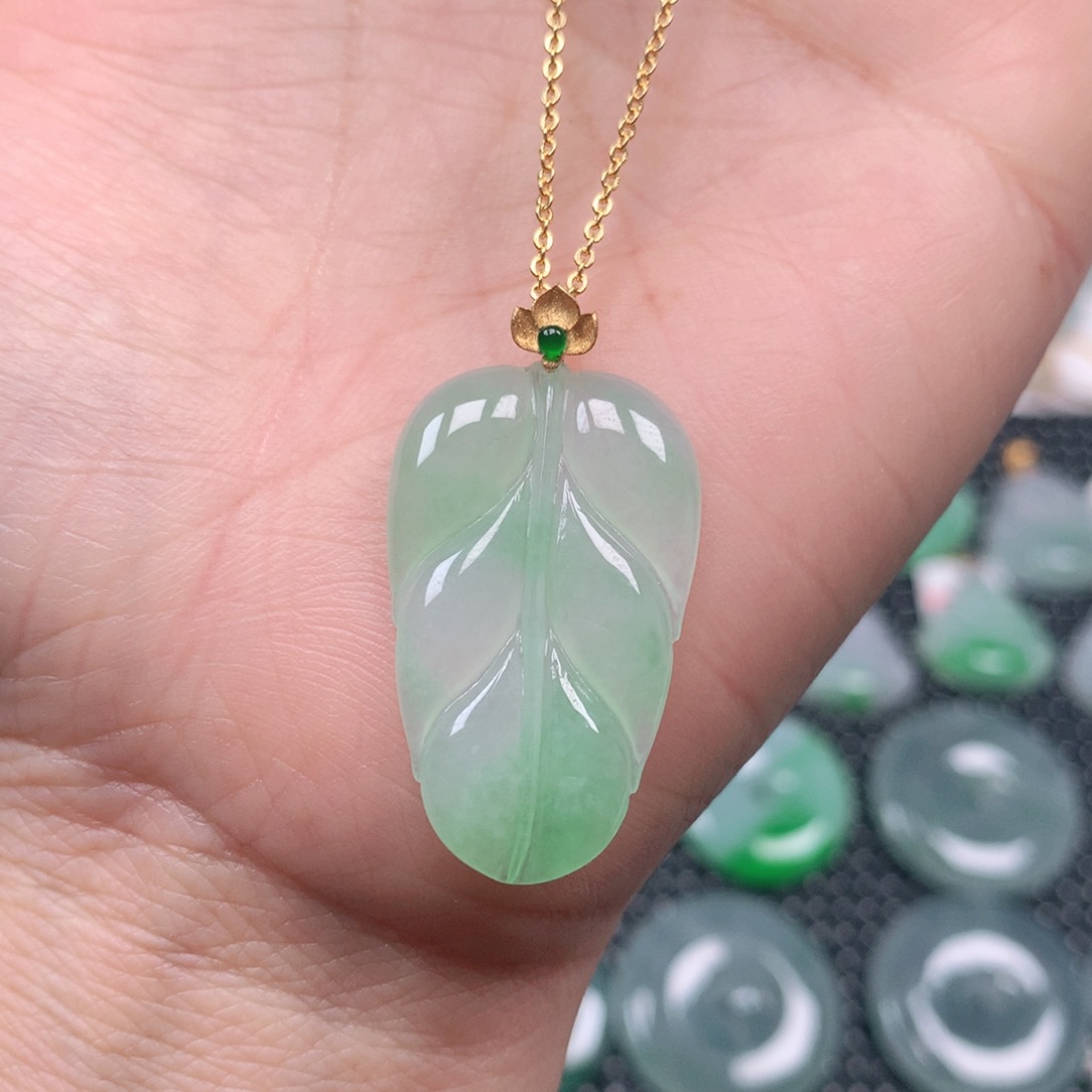 【闪购商品】翡翠吊坠(不含链)18K金镶嵌