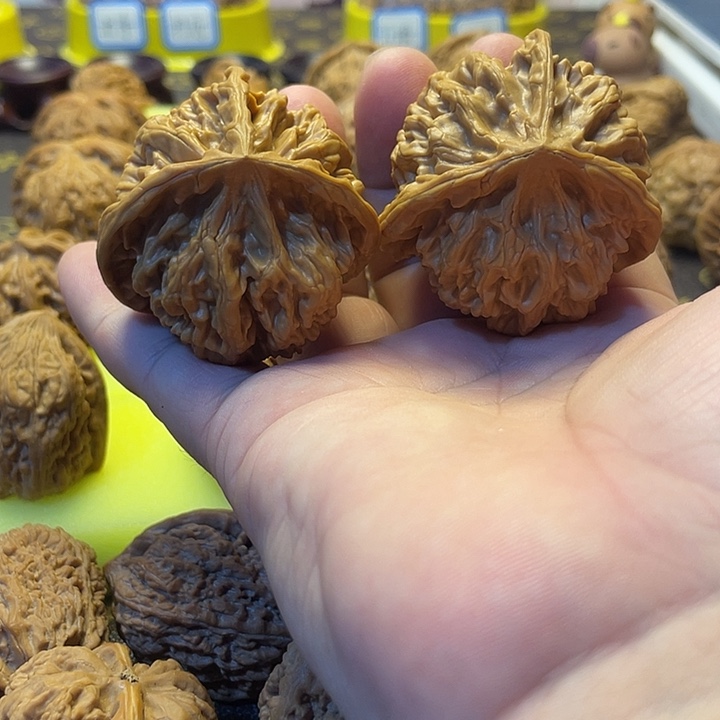 文玩核桃吊坠三棱