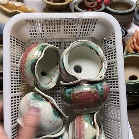 紫砂花盆652微瑕品口径5到5.5左右手指的地方有裂痕