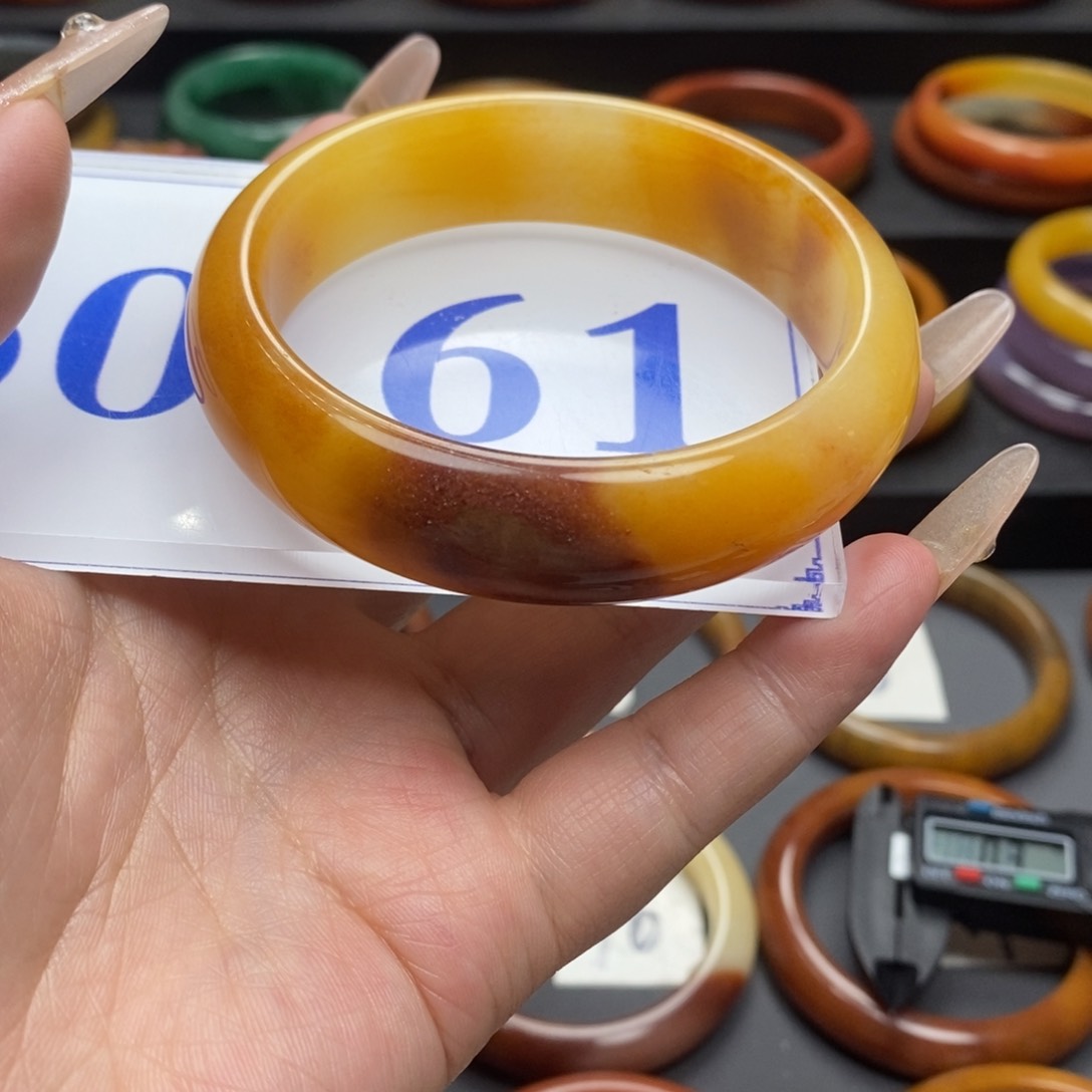 石英质玉（黄龙玉）手镯未镶嵌