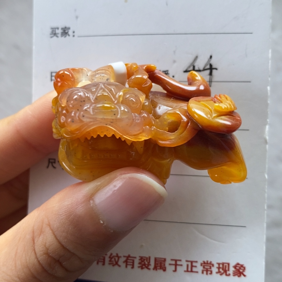 石英质玉（黄龙玉）未镶嵌颈饰