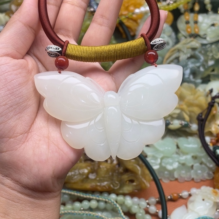 蛇纹石玉吊坠合金