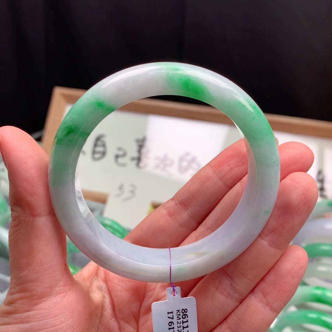 翡翠手镯未镶嵌缅甸